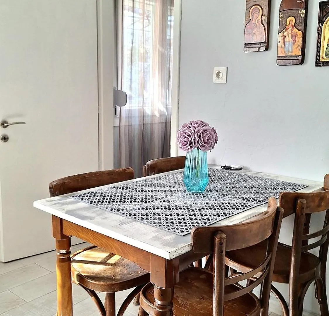 Despina'S Yard Apartment Thessaloniki Greece