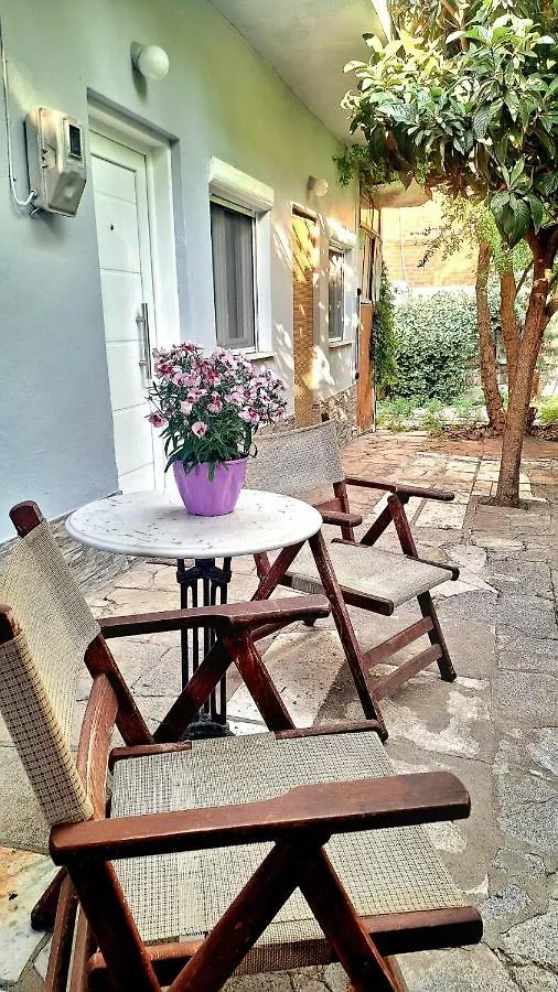 Despina'S Yard Apartment Thessaloniki Greece
